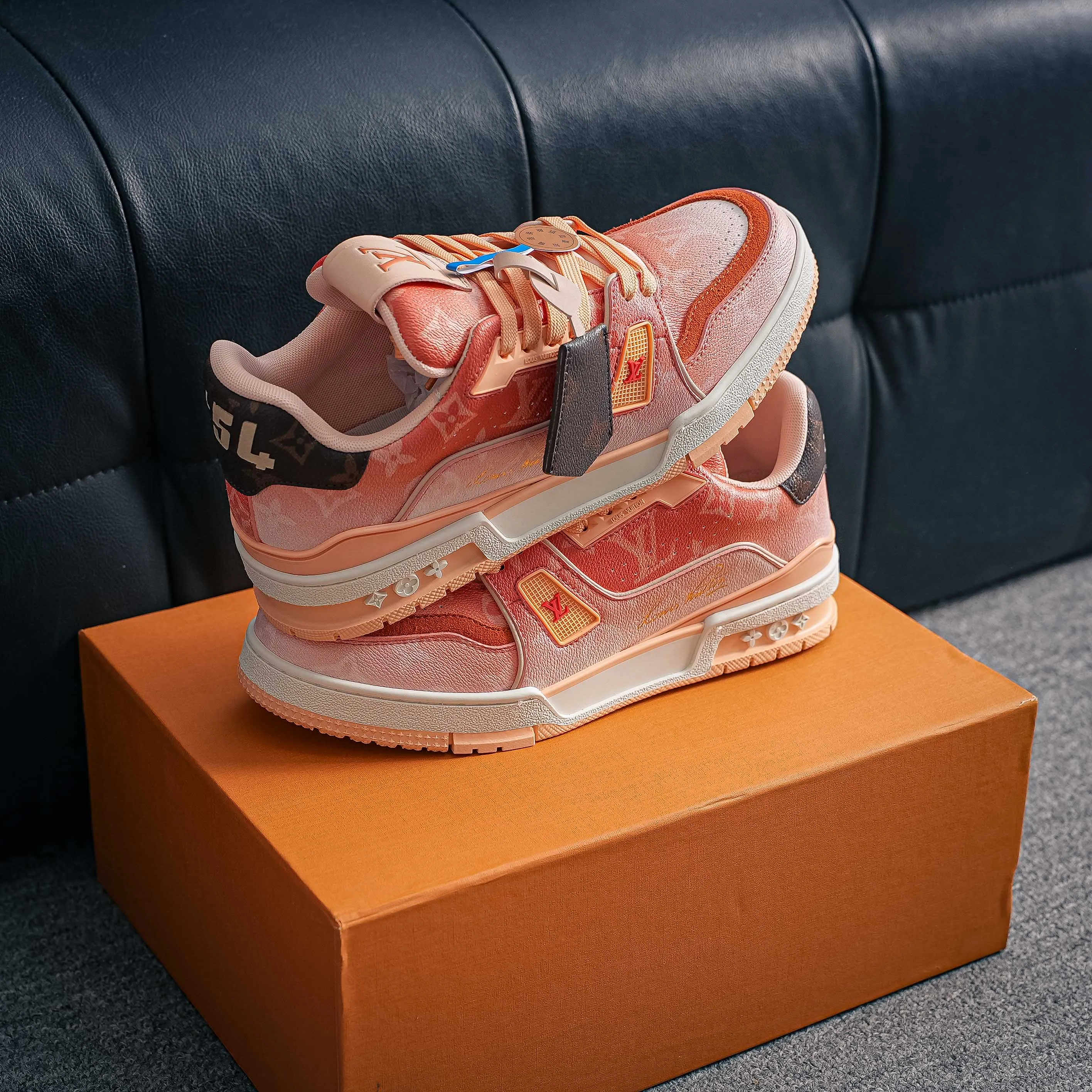 # LV- - trainer 2026 New Arrival 1：1 ！！ Shoes Cowhide Leather ， LOGO ， Breathable ， 。